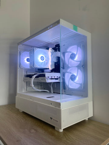 'White Frost' RX 9060 XT Gaming PC (Ryzen 5 7500F + RX 9060 XT)